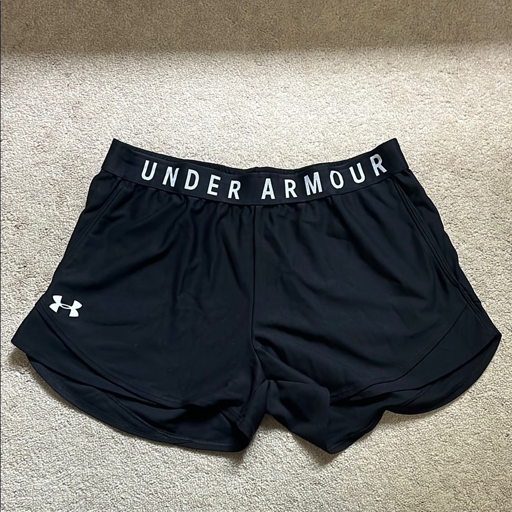 Under Armour Women’s Black Athletic Shorts Lightweight Performance Size Medium